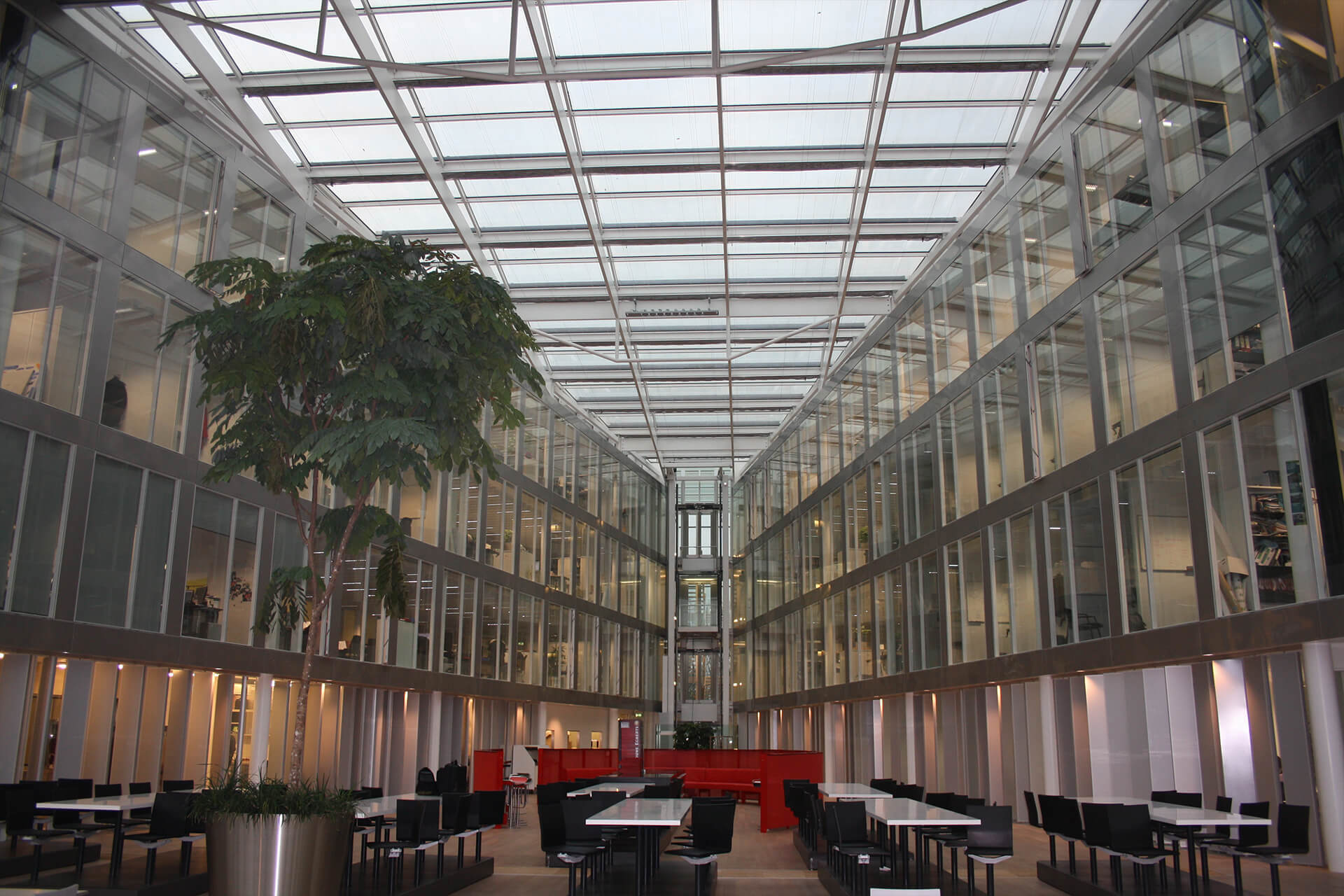 Rijkswaterstaat Utrecht wanden glas