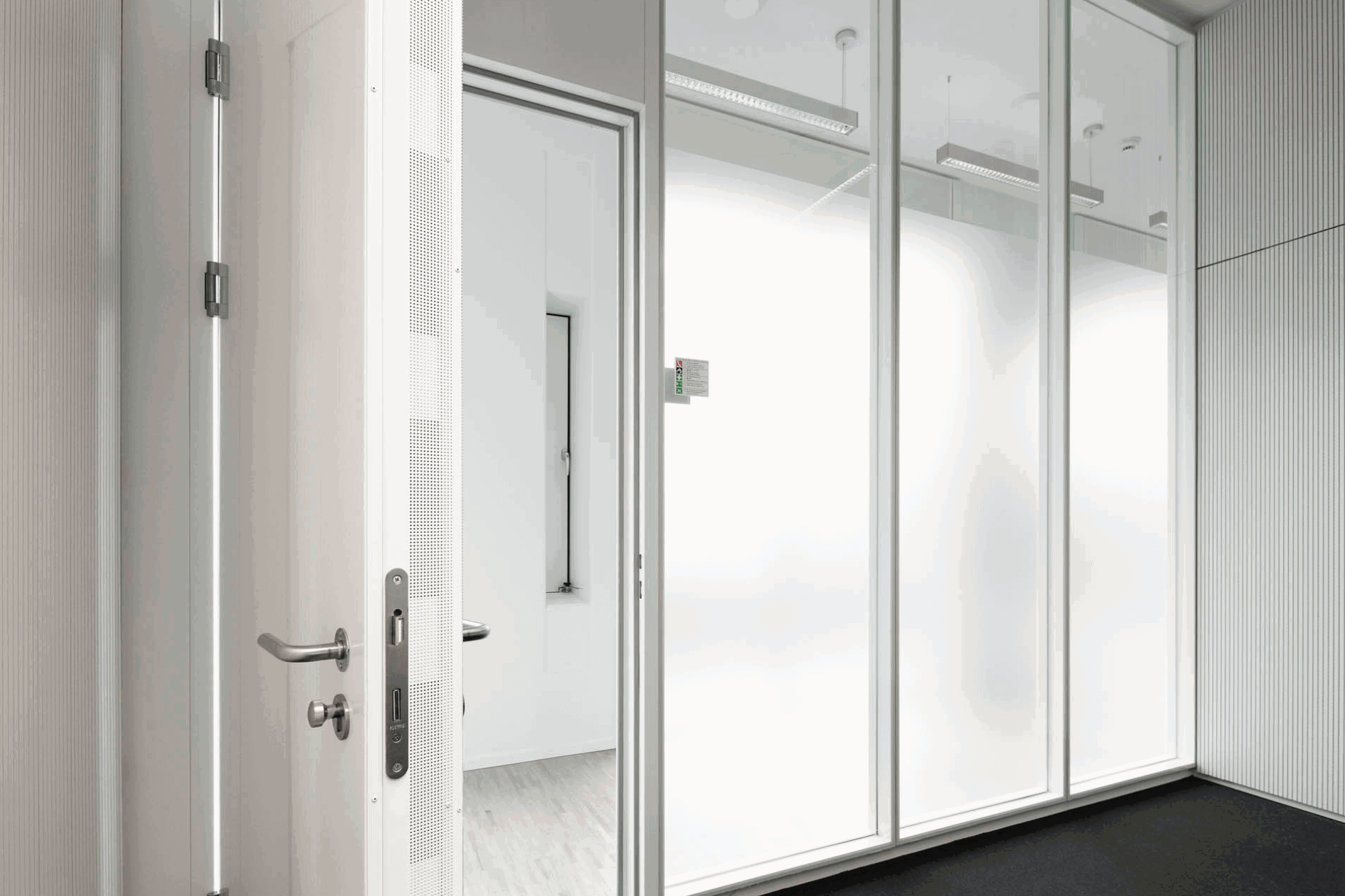 Openbaar Ministerie Lelystad  glazen wand met folie