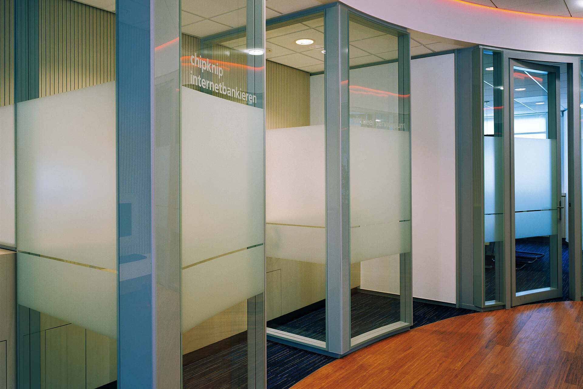 Rabobank Doetinchem glazen wanden gebogen