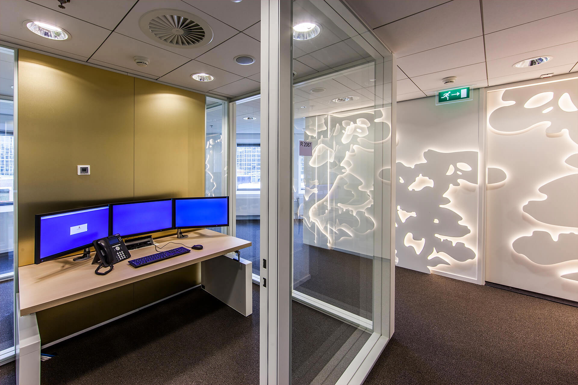 Rabobank Dealingroom wanden glas en motief