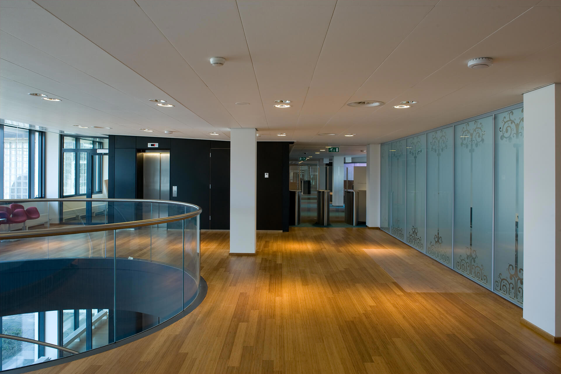 Provinciehuis Zwolle gebogen en glazen wanden