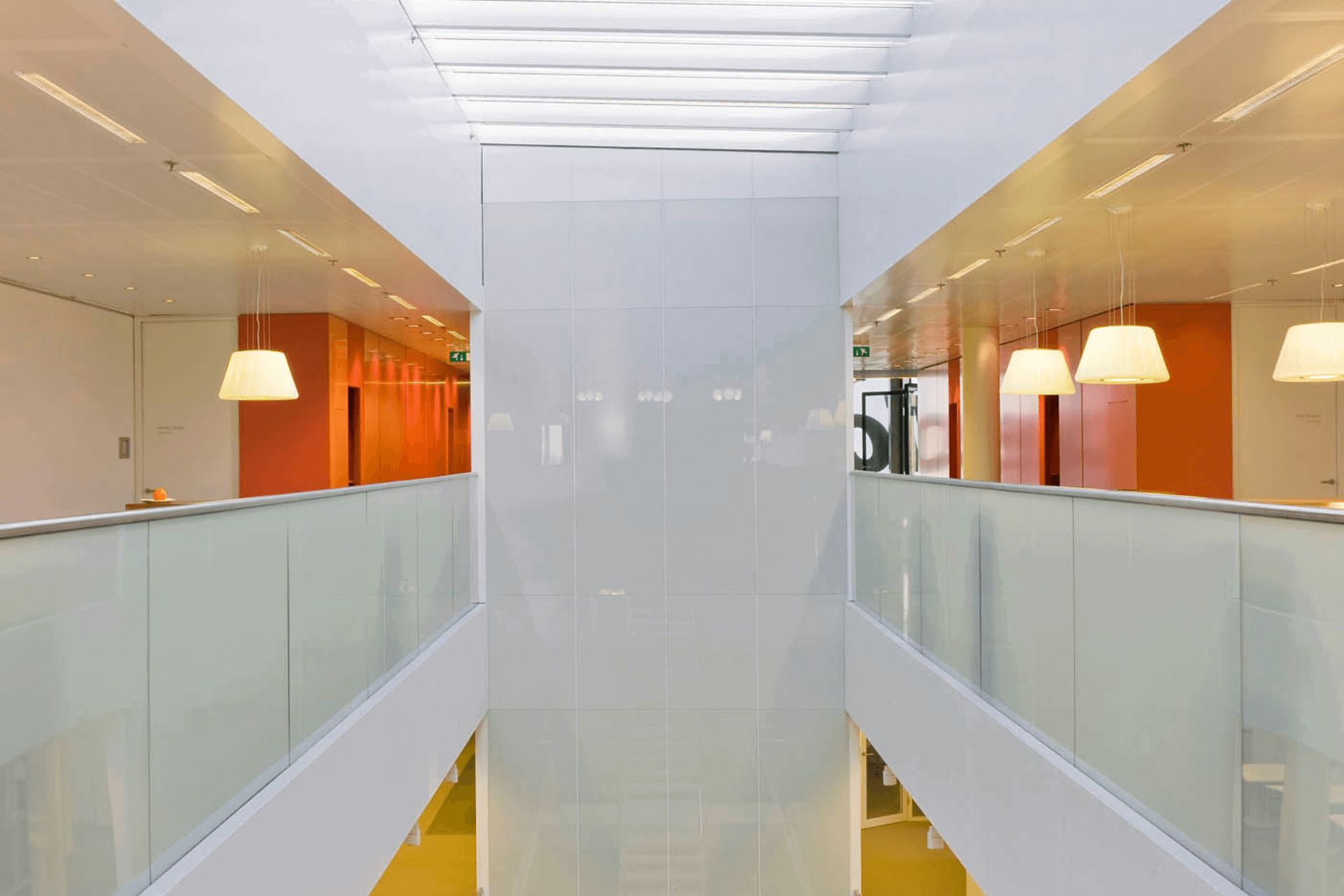 Microsoft Schiphol glazen wanden met folie